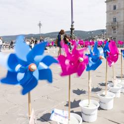 Veliki trg bo krasilo na stotine pisanih vetrnic, burjo bo mogoče tudi okusiti