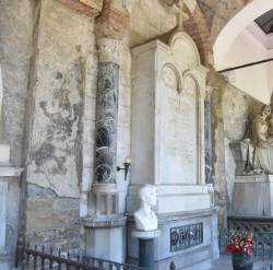 Grobnica družine Tomažič na pokopališču pri Sv. Ani (FOTODAMJ@N)