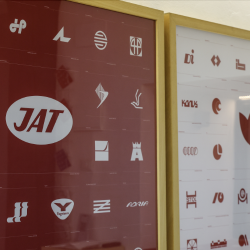 Logotipi, ki so na ogled na razstavi Yugo logo (TEDESCHI/FOTODAMJ@N)