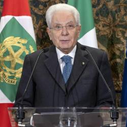 Predsednik italijanske republike Sergio Mattarella na arhivskem posnetku (ANSA)