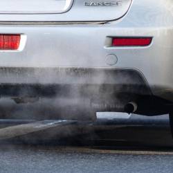 Izpušni plini pomenljivo prispevajo k emisijam ogljikovega dioksida (ANSA)