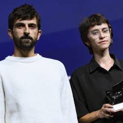 Izraelska režiserja Juval Abraham in Rahel Szor sta na beneškem filmskem festivalu prejela posebno nagrado žirije