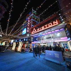 Vhod v sanremsko gledališče Ariston je že nared