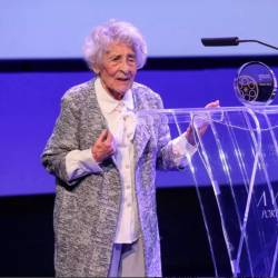 Emilija Soklič leta 2021 po prejemu Badjurove nagrade (TOMAŽ PRIMOŽIČ/FPA/PRIMORSKE NOVICE)