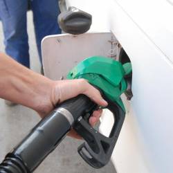 Točenje bencina (ARHIV)