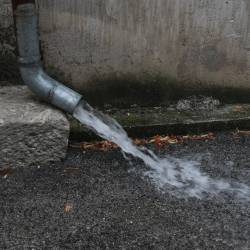 Prve nevihte, ki jih Arso za popoldne in večer napoveduje po vsej državi, so začele nastajati na jugozahodu