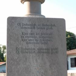 Verzi na spomeniku slovenskim vojakom v Doberdobu (BUMBACA)