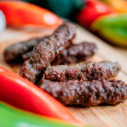 Čevapčiči, fotografija je simbolična (WIKIPEDIA/NENAD STOJKOVIC)