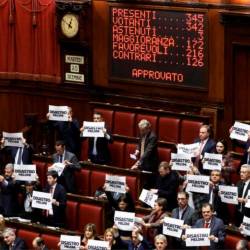 Poslanska zbornica je danes dokončno potrdila italijanski proračun za leto 2026, pri čemer so bile opozicijske stranke kritične (ANSA)