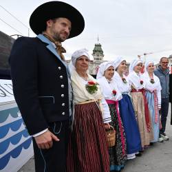 Z narodnimi nošami se je nastavil tudi predsednik Barcolane Mitja Gialuz
