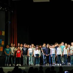 Ena izmed preteklih šolskih prireditev prvostopenjske srednje šole Simona Gregorčiča: na dolinski šoli bodo imeli septembra dva prva razreda (Tedeschi/FotoDamj@n)