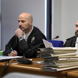 Sodnik Ambrogio Marrone (prvi z leve) (ANSA)