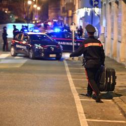 Kovček so karabinjerji naposled odnesli (FotoDamj@n)