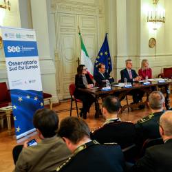 Z včerajšnjega srečanja na prefekturi (FOTODAMJ@N)