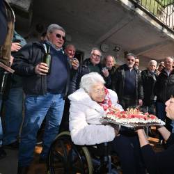 Marica Kuharjeva je visok jubilej praznovala v družbi sorodnikov in sovaščanov