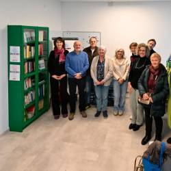 Prostovoljci, ki so ravnokar zaključili tečaj za pripravo na oskrbovanje v domu Hospice ob knjigah (FOTODAMJ@N)