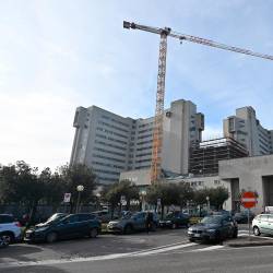 Gradbišče za obnovo bolnišnice na Katinari (FOTODAMJ@N)