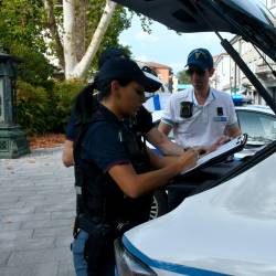 Policisti in lokalna policija na delu v Gorici