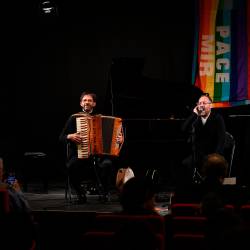 Glasbeni spektakel so oblikovali sicilski kantavtor Mario Incudine, harmonikar Antonio Vasta in flavtist Ettore Michelazzi (FOTODAMJ@N)