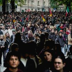 V Turinu so protestirali tudi proti oboroževanju in podatkovnim centrom