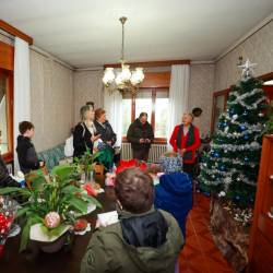 Učenci so obiskali 45 starostnic in starostnikov