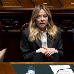 Italijanska premierka Giorgia Meloni je včeraj prvič po referendumskem porazu stopila pred parlament in poročala o vladnih ukrepih (ANSA)