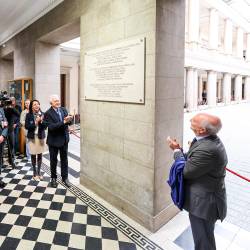 Trijezično spominsko tablo sta odkrila predsednik sodišča Igor Maria Rifiorati in občinski odbornik Giorgio Rossi (LUCA TEDESCHI/FOTODAMJ@N)