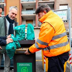 Nov zabojnik za zbiranje plastičnih kavnih kapsul pri nakupovalnem središču Il Giulia (LUCA TEDESCHI/FOTODAMJ@N)