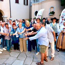 Tradicionalna zdravica na festivalu Vitovska in morje (FOTODAMJ@N)