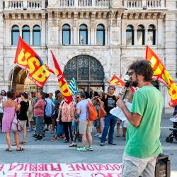 Protest pred Mestno hišo (LUCA TEDESCHI/FOTODAMJ@N)