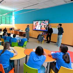 Člani Skupnosti svetega Egidija so obiskali učence openske prvostopenjske srednje šole Srečka Kosovela, kjer se je zaključil projekt v podporo krajevnim revnejšim družinam in otrokom iz Gaze (FOTODAMJ@N)