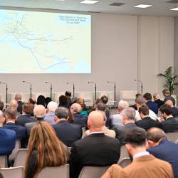 Svoja razmišljanja je s polno dvorano delil koordinator za IMEC na ministrstvu za zunanje zadeve Carmelo Barbarello (FOTODAMJ@N)