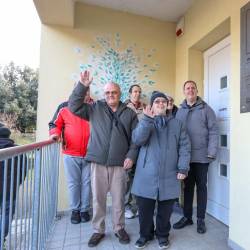 Del sodelujočih pred novim mozaikom na Rafutu