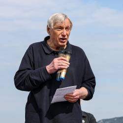 Duhovnik Luigi Ciotti je na pomolu Audace spregovoril proti vojni in oboroževanju