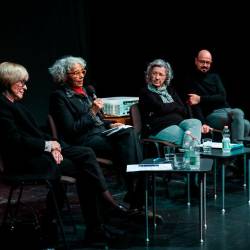Z leve Bogomila Kravos, Alja Predan, Neva Zajc, Martin Lissiach in Nataša Sosič (LUCA TEDESCHI/FOTODAMJ@N)