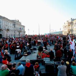 Sprevod ob 25. aprilu se je zaključil na Velikem trgu (FOTODAMJ@N)