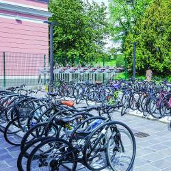 Novo parkirišče za kolesa so uredili ob goriški železniški postaji