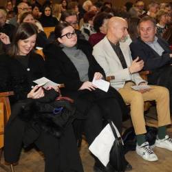 Božični koncert postregel s pestrostjo