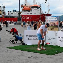 Središče Trsta postalo igrišče za golf