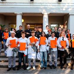 Diplome so podelili dvajsetim dijakinjam in dijakom, ki so zaključili študijske programe kuhanja, natakarja in gastronomskega tehnika (LUCA TEDESCHI/FOTODAMJ@N)