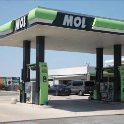 Na bencinskih servisih Mol &amp; Ina je za liter 95-oktanskega bencina treba odšteti 1,749 evra, za liter dizla pa 1,889 evra na liter (ZDRAVKO PRIMOŽIČ/FPA/PRIMORSKE NOVICE)