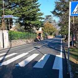 Moški se je ponoči znašel v Bazoviških ulici le kakih tristo metrov od postaje karabinjerjev (ARHIV)