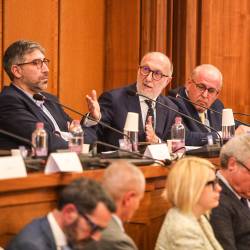 Riccardo Riccardi med nagovorom (TIBALDI)