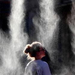 V Franciji te dni beležijo izjemno visoke temperature (ANSA)
