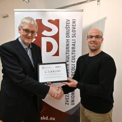 Predsednik ZSKD Karel Ražem (levo) in direktor Mestnega muzeja Idrija Miha Kosmač