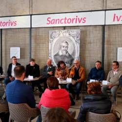 Mestna občina Koper je danes z novinarsko konferenco v Mali loži uradno odprla leto Santoria Santoria (EKOPER/FACEBOOK)