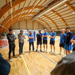 Odbojkarji športnega združenja Soča v prenovljeni telovadnici (TIBALDI)