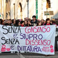 Shod ob mednarodnem dnevu žensk, ki ga je včeraj priredilo feministično združenje Non una di meno (LUCA TEDESCHI/FOTODAMJ@N)