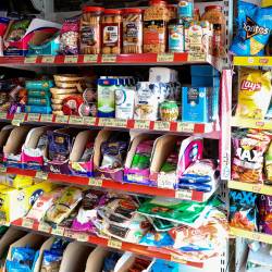 Začimbe vseh vrst V trgovinah je najti od cimeta, kurkume in kumine do mešanic začimb in druge specialitete (LUCA TEDESCHI/FOTODAMJ@N)