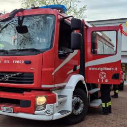 Gasilci pred licejem Petrarca (GASILCI)